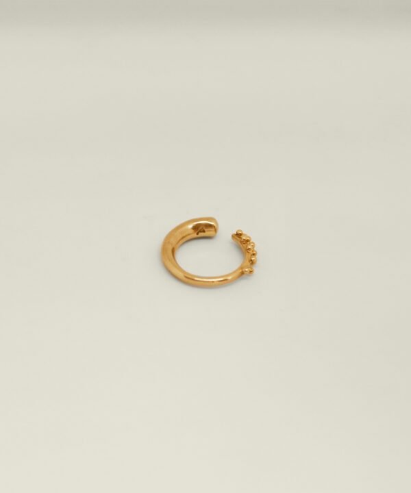 Alternative view of Totona Ear Cuff - Ring Gold