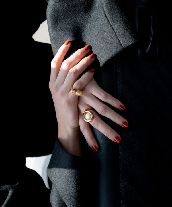 Alternative view of Anillo Karu Dorado