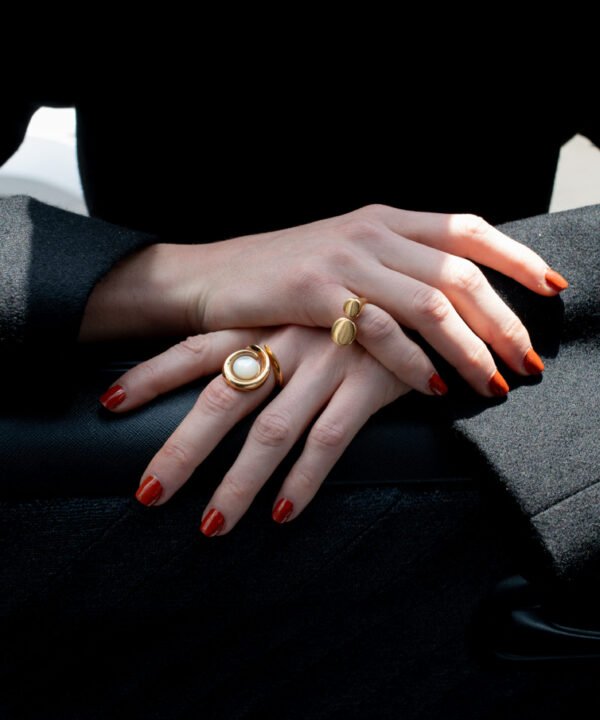 Alternative view of Karu Ring Gold