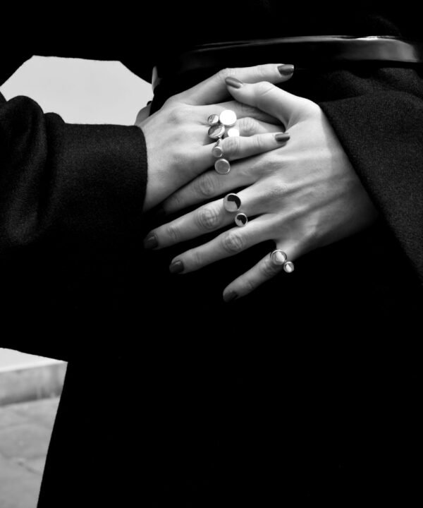 Alternative view of Anillo Karu Plata