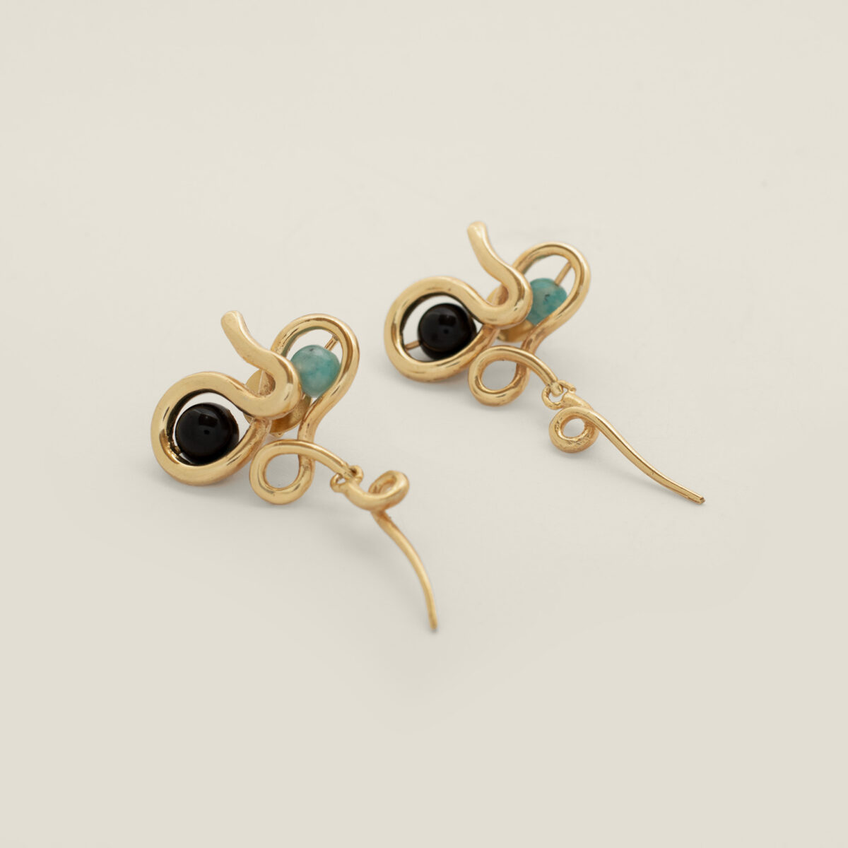 Aretes Naga Dorado