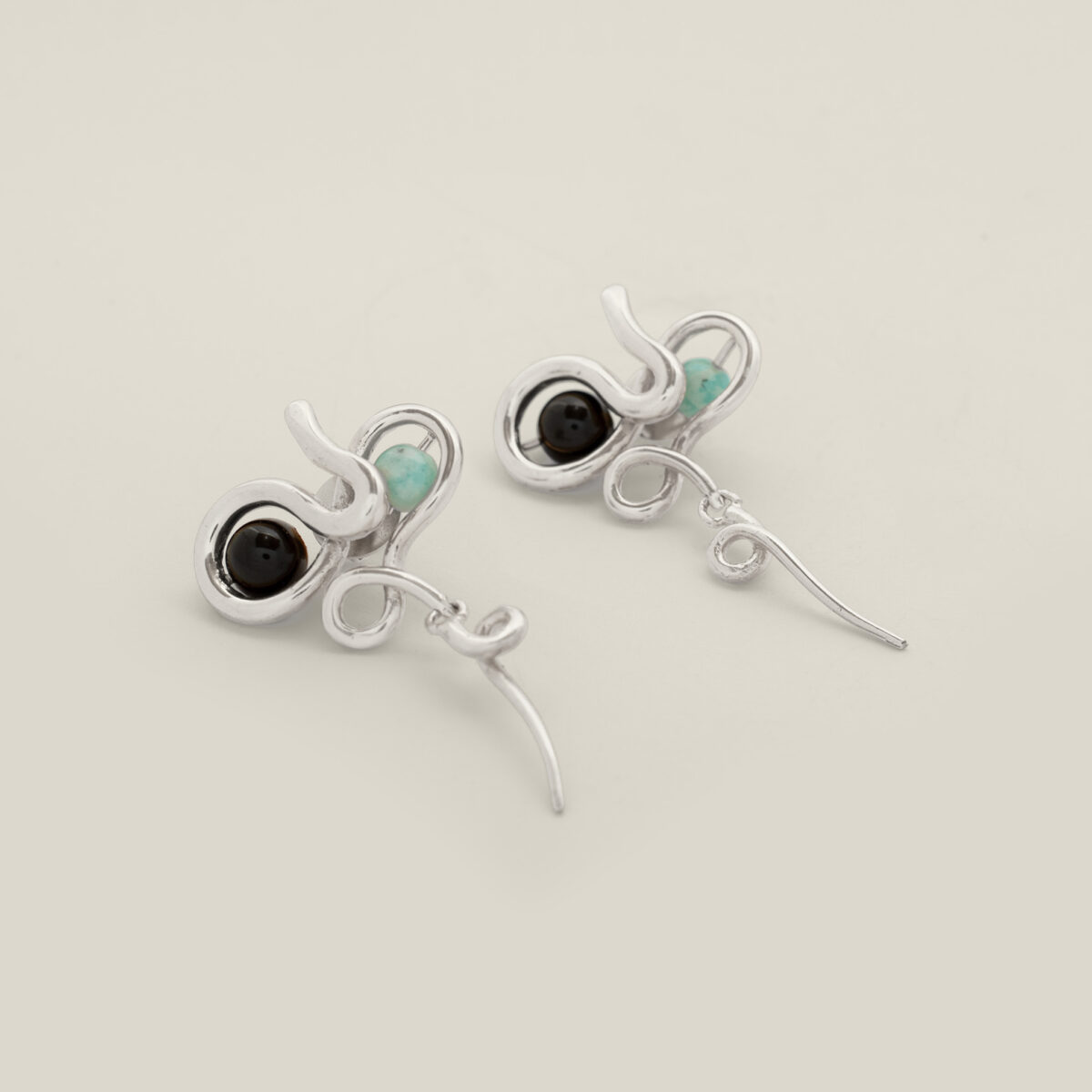 Aretes Naga Plateado