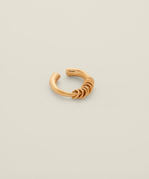Alternative view of Kundali Ear Cuff Anillo Dorado