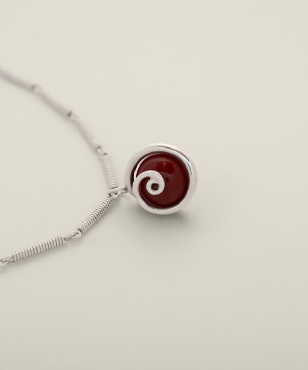 Alternative view of Dije Ummu Cornalina Plata