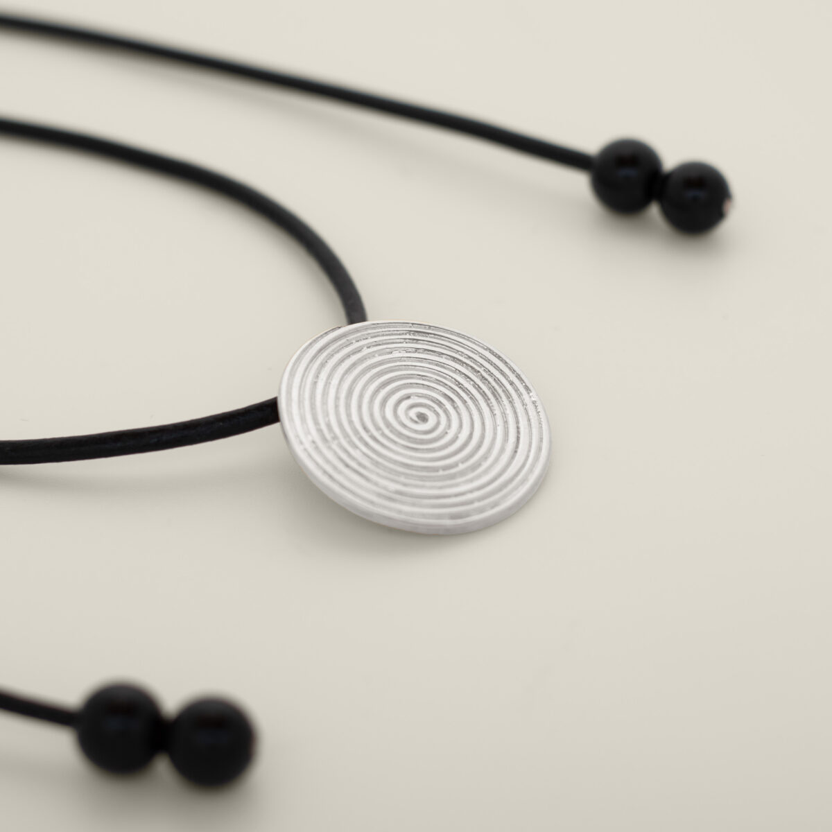 Collar Uzumaki Plata