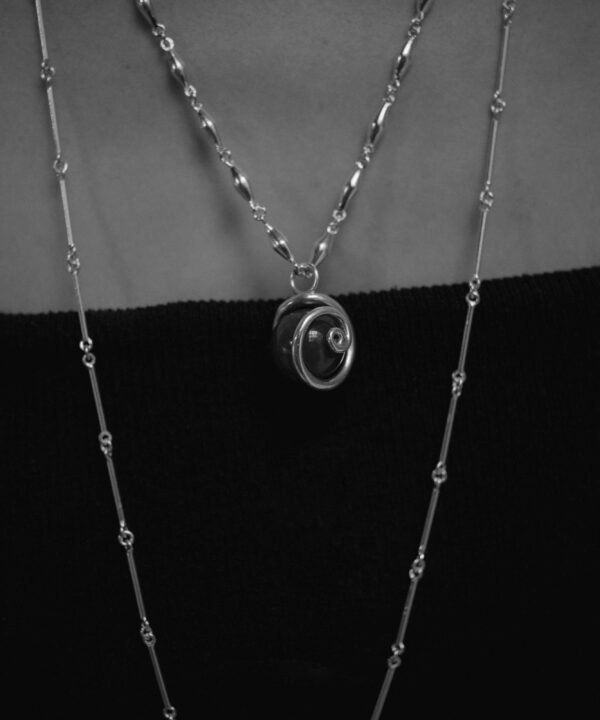 Alternative view of Dije Ummu Cornalina Dorado