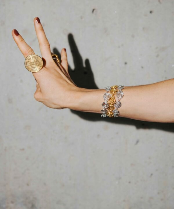 Alternative view of Pulsera Koru Dorada