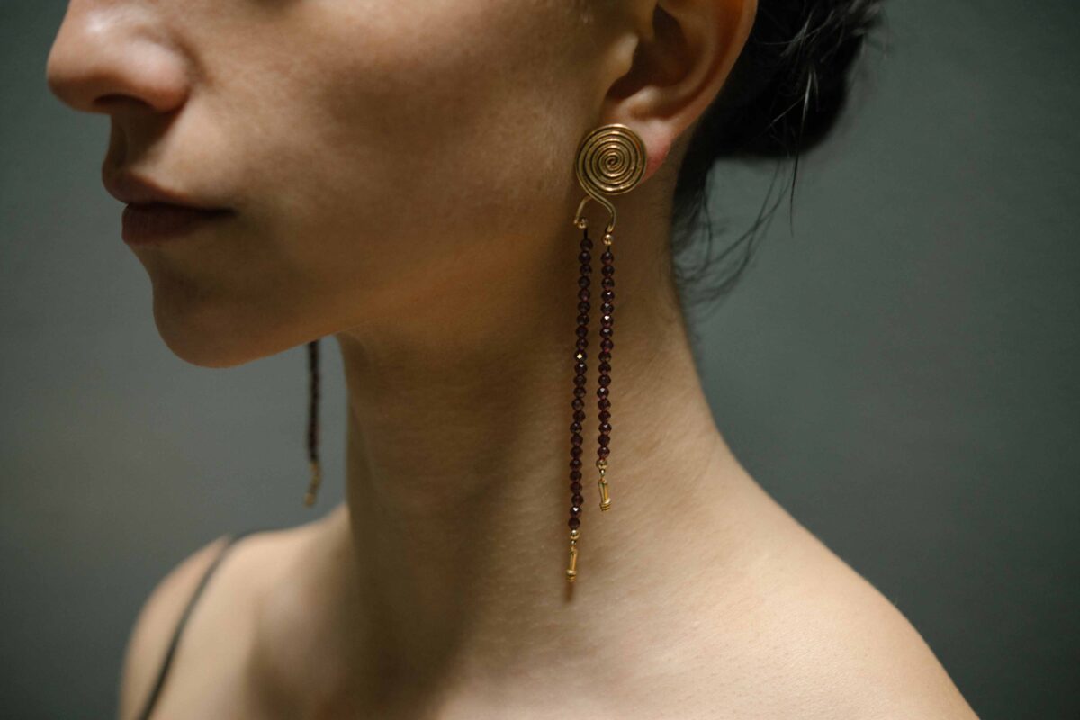 Aretes Ummu Granate Dorado