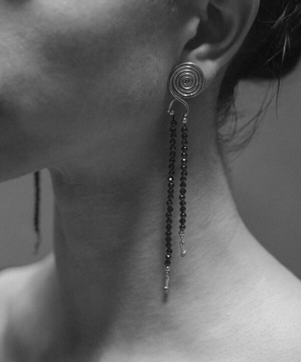 Alternative view of Aretes Ummu Granate Plata