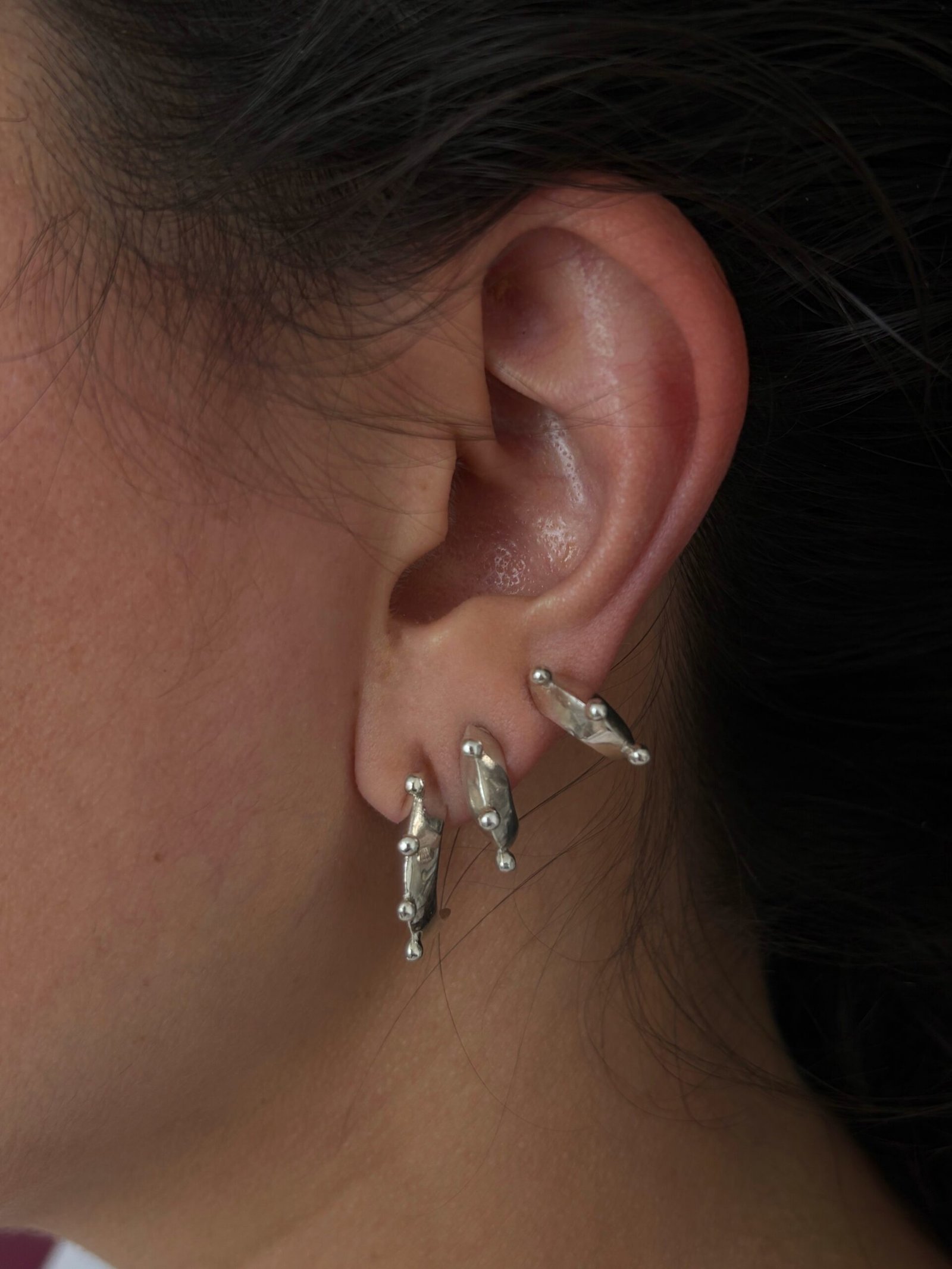 Chiqui Crescent Hoops Gold - Image 4