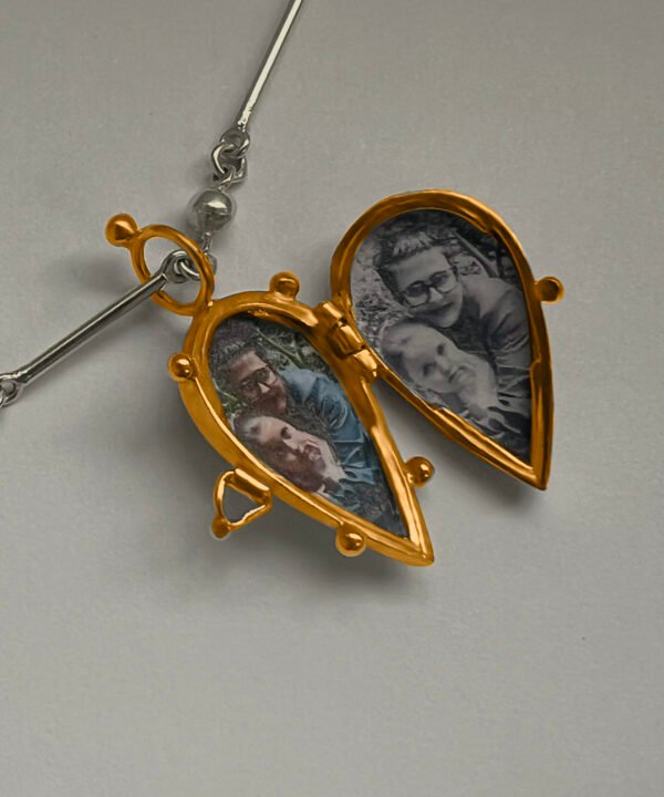 Alternative view of Relicarium Pendant Gold