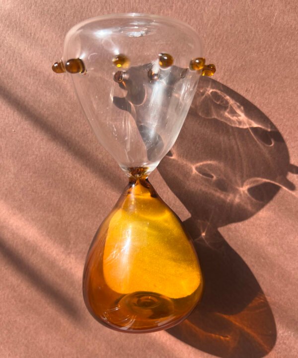 Alternative view of HOURGLASS AMBAR